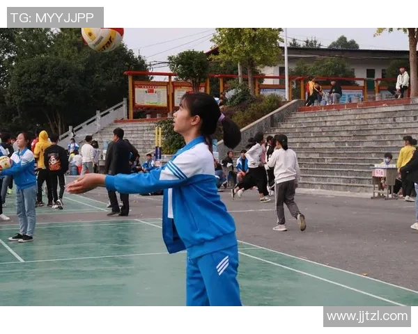 史家小学足球明星闪耀校园赛场展现青春风采与团队精神 史家小学足球明星闪耀校园赛场展现青春风采与团队精神