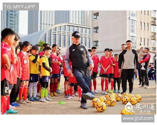 足球明星软膜灯箱点亮球场魅力展现运动激情与艺术结合的完美之作